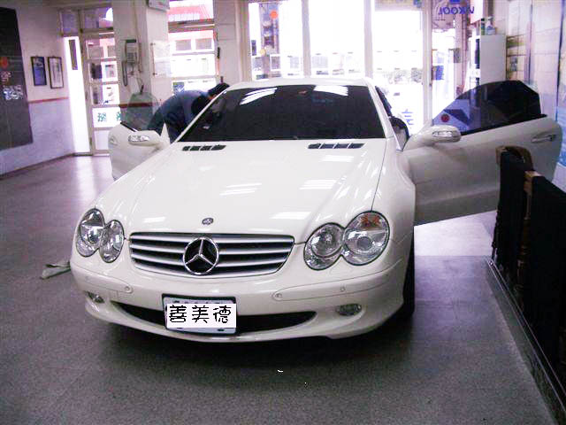 賓士BENZ