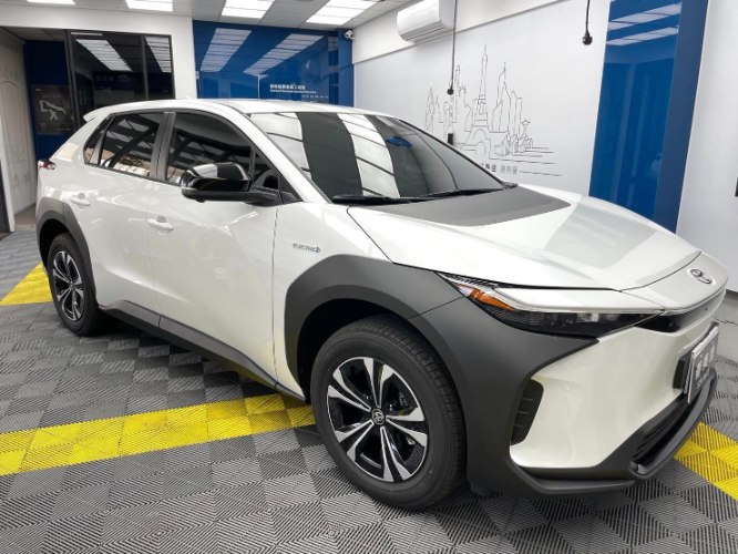 【潭子店】TOYOTA bZ4X隔熱紙開箱，舒熱佳SolarGard  VX40+Ti16